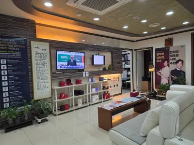 동백숲한의원 사진 1 (업체가 네이버 플레이스에 올린 사진)