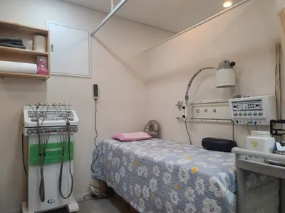 윤한의원 사진 2 (업체가 네이버 플레이스에 올린 사진)